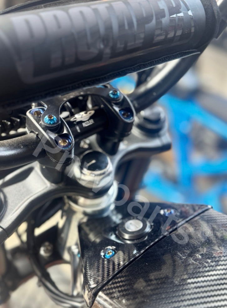 Rizzler titanium bolt kit