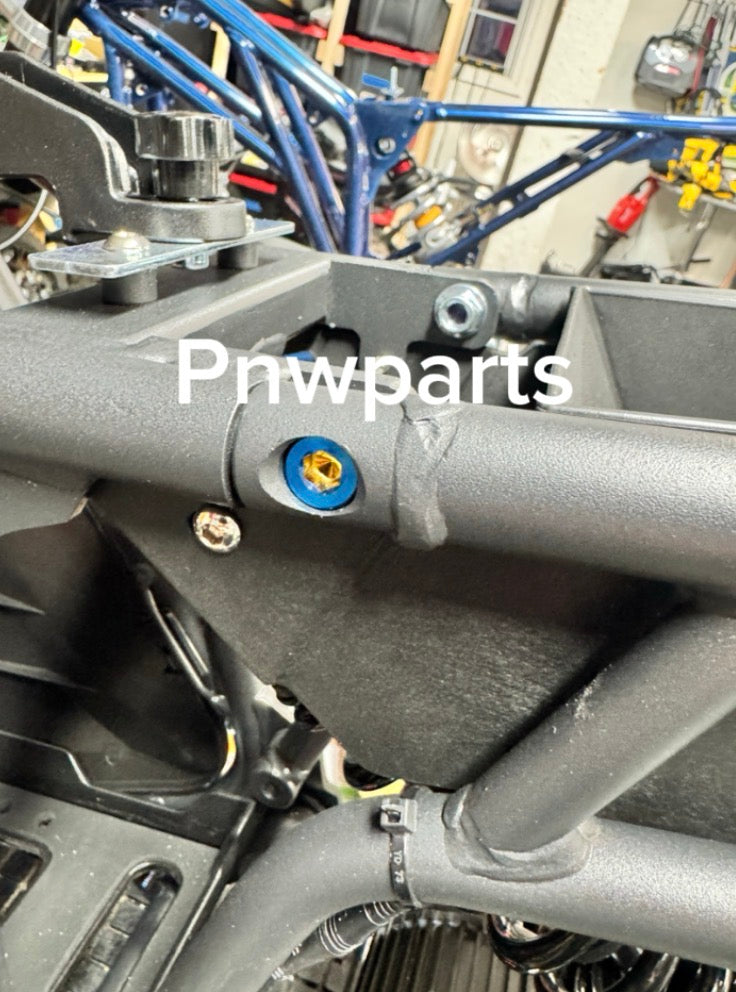 Rizzler sub frame titanium (4)