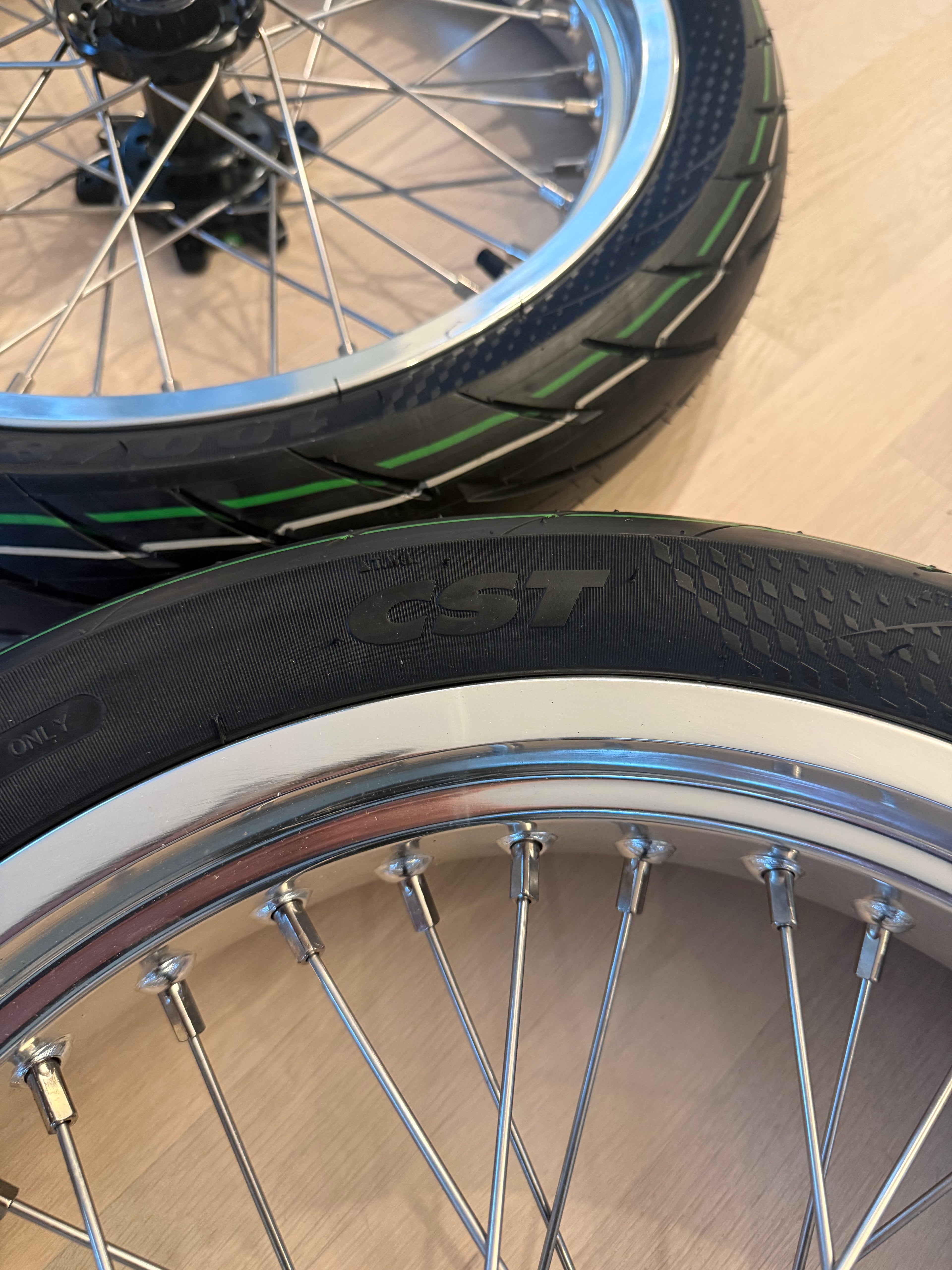 Ultra Bee Supermotos (17in)