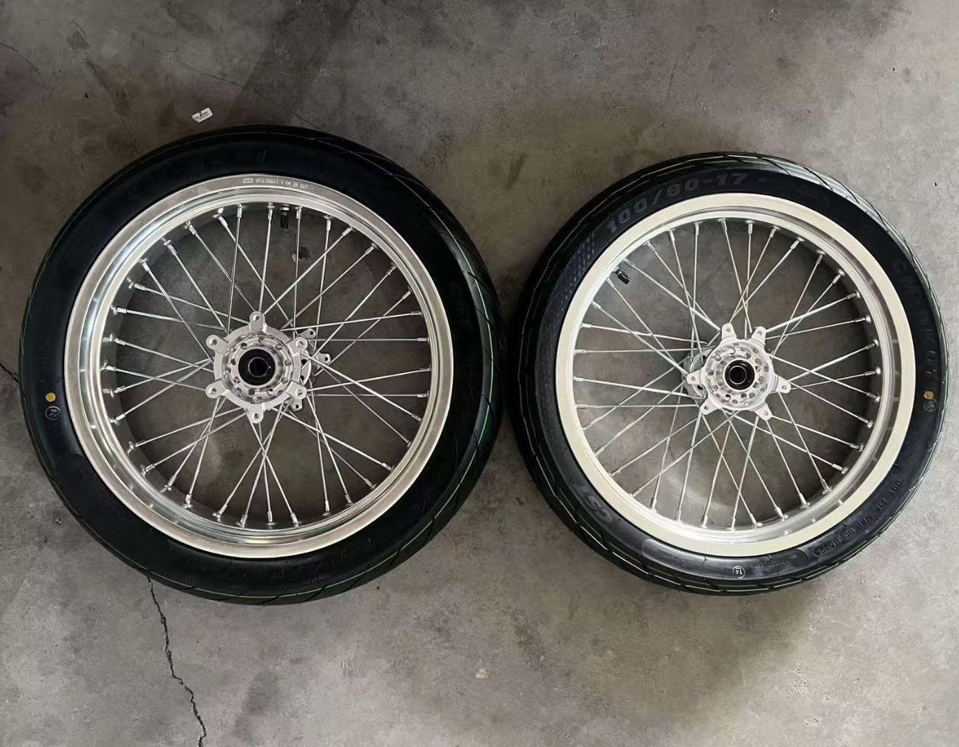 Ultra Bee Supermotos (17in)