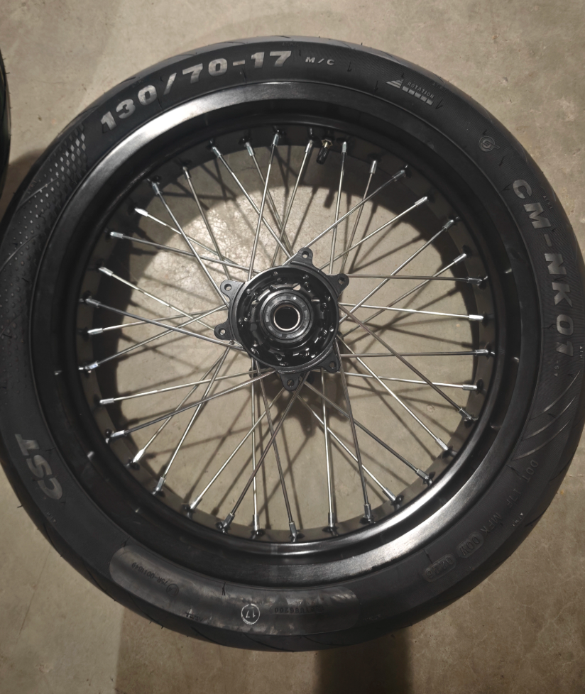 Ultra Bee Supermotos (17in)